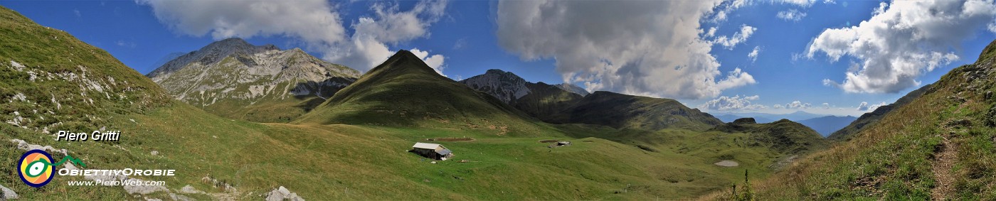 33 Pianoro pascolivo di Baita Camplano co Arera,  Zucco Agnelli e Cima di Valmora.jpg